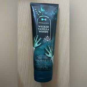 Bath & Body Works Wicked Vanilla Woods Body Cream - Mysterious Green and Black